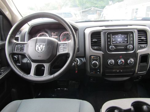 Used 2017 RAM 1500 Express AWD/4WD image 18