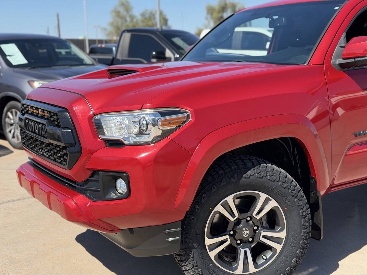 Used 2017 Toyota Tacoma TRD Sport w/ Premium & Technology Package RWD image 14