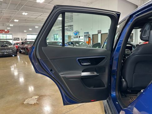Used 2025 Mercedes-Benz GLC 43 AMG 4MATIC image 38