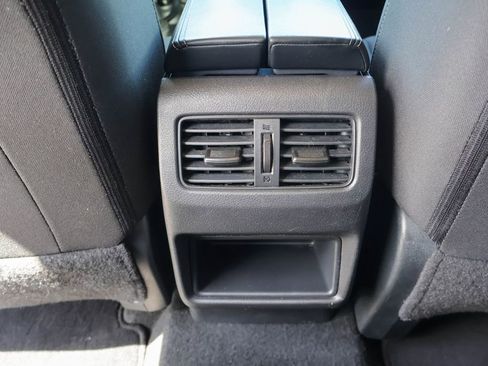 Used 2025 Nissan Rogue S FWD image 18