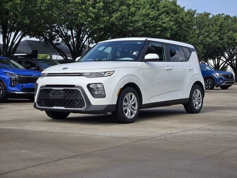 Used 2020 Kia Soul LX FWD image 2
