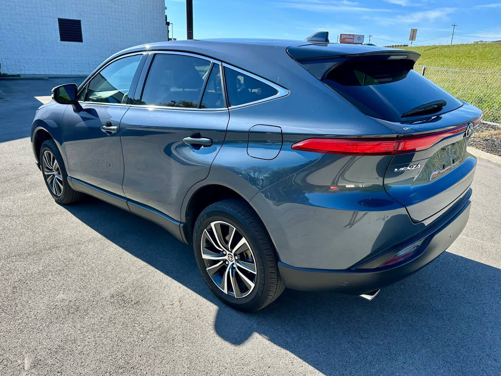 Used 2024 Toyota Venza LE AWD/4WD image 7