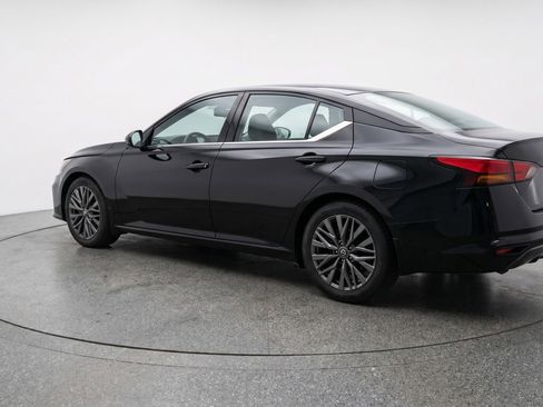 Used 2025 Nissan Altima 2.5 SV FWD image 6