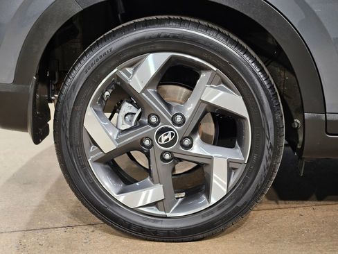 Used 2025 Hyundai Venue SEL FWD image 17