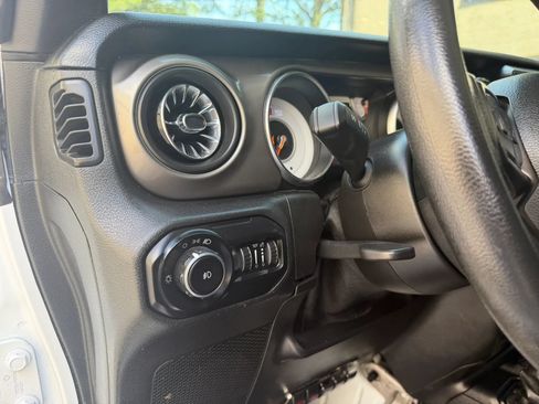 Used 2021 Jeep Wrangler Sport AWD/4WD image 14