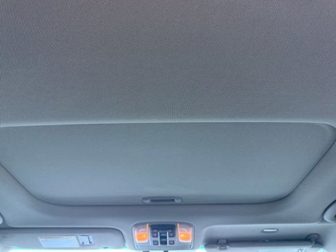 Used 2016 Kia Sedona SX Limited image 33