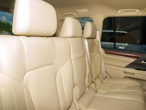 Used 2018 Lexus LX 570 4WD image 21