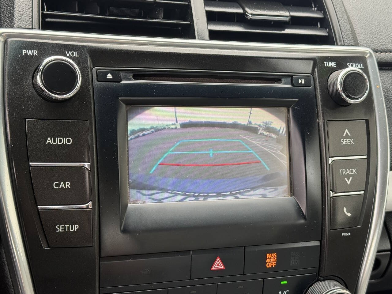 Used 2016 Toyota Camry SE FWD image 11