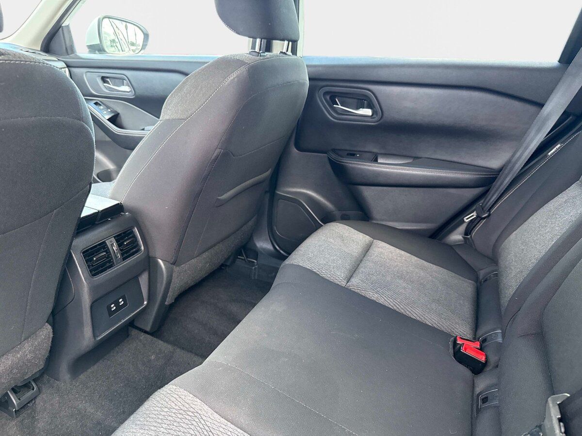 Used 2024 Nissan Rogue SV AWD/4WD image 14