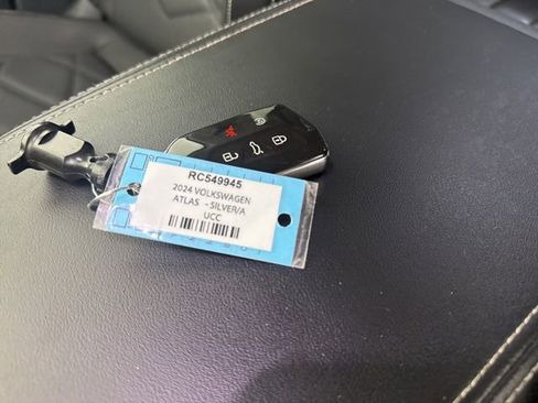 Used 2024 Volkswagen Atlas SE image 35