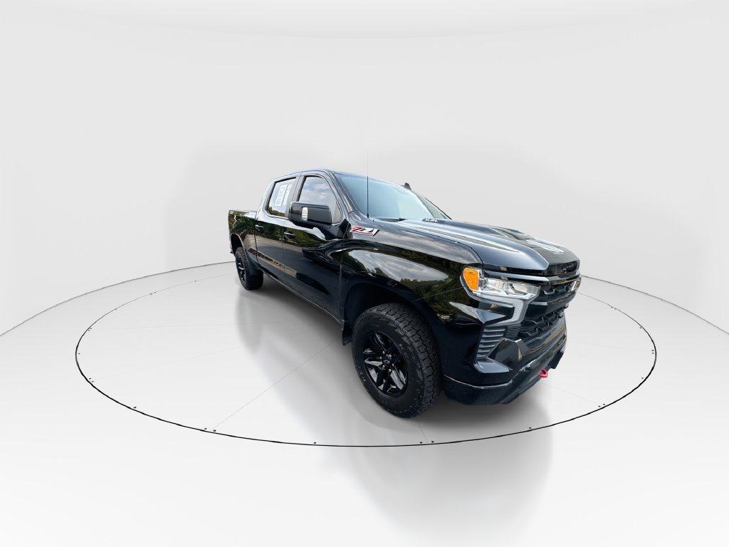 Used 2024 Chevrolet Silverado 1500 LT Trail Boss w/ LT Trail Boss Premium Package AWD/4WD image 2