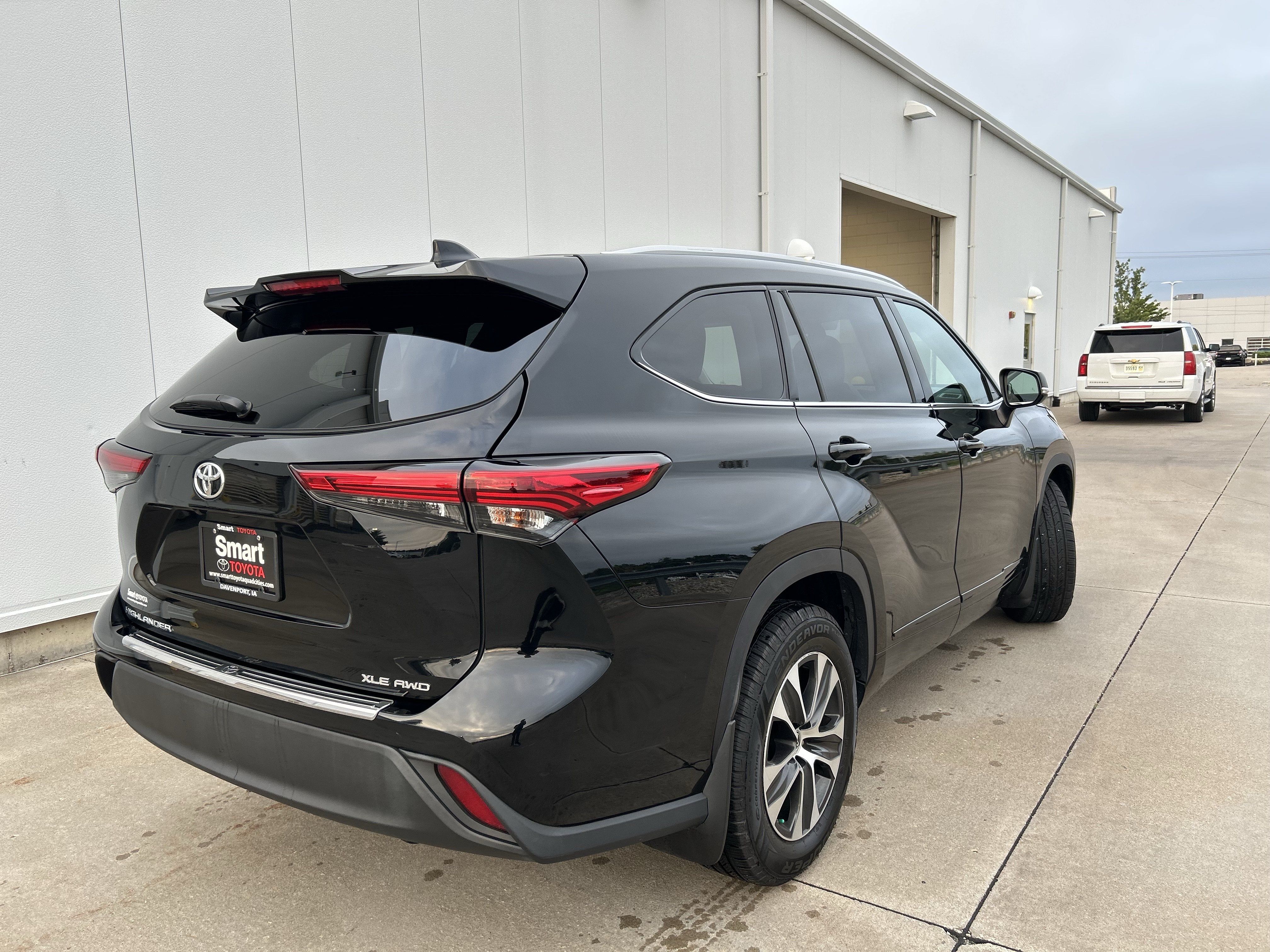 Used 2022 Toyota Highlander XLE AWD/4WD image 5