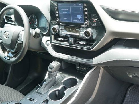 Used 2021 Toyota Highlander L FWD image 24