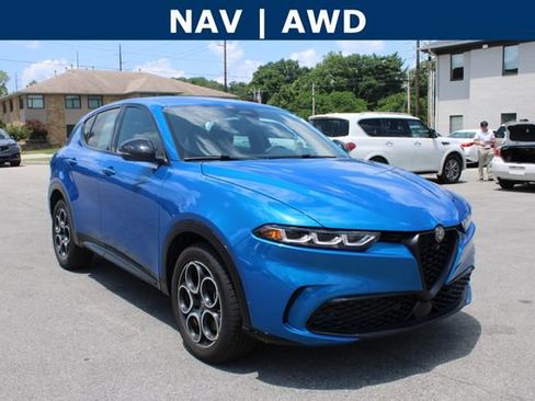 Used 2025 Alfa Romeo Tonale w/ Premium Package AWD/4WD image 2