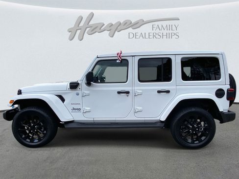 Used 2023 Jeep Wrangler Sahara image 8