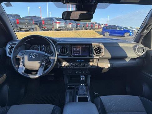 Certified 2022 Toyota Tacoma TRD Off-Road image 12