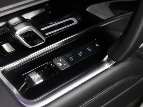 Used 2023 Land Rover Range Rover SE image 41