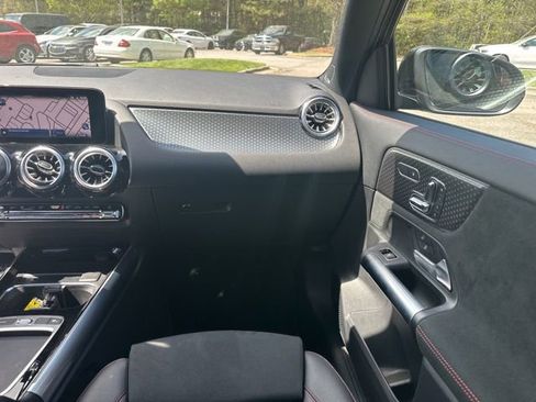 Used 2025 Mercedes-Benz GLA 250 image 17
