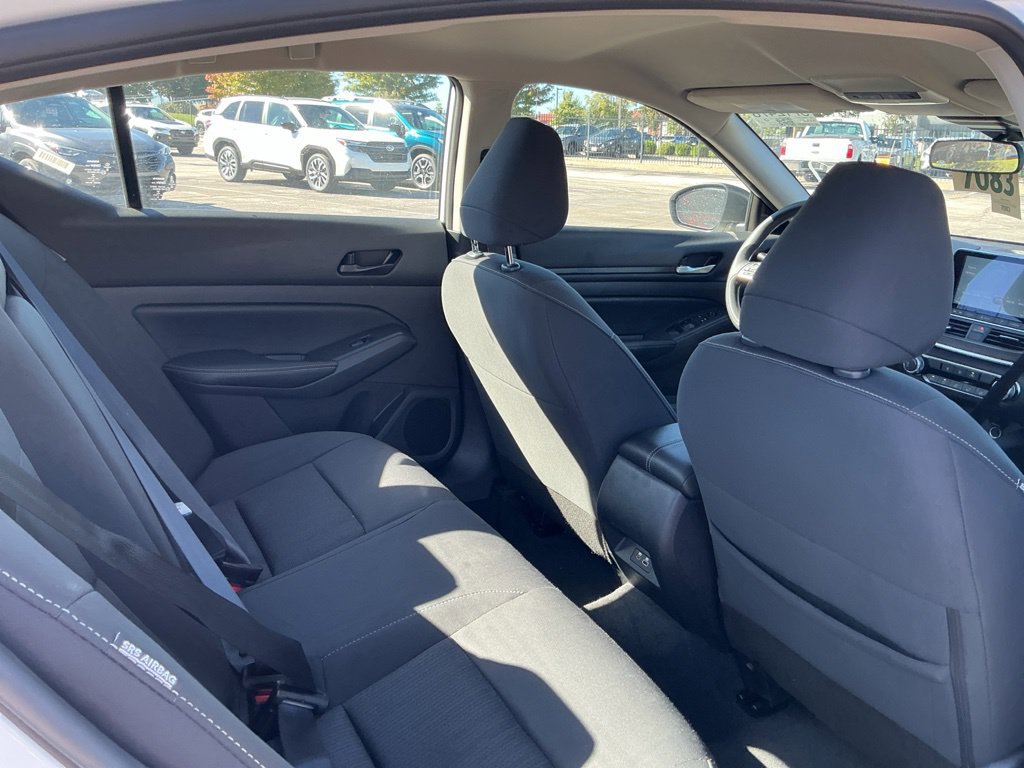 Used 2025 Nissan Altima 2.5 SV FWD image 30