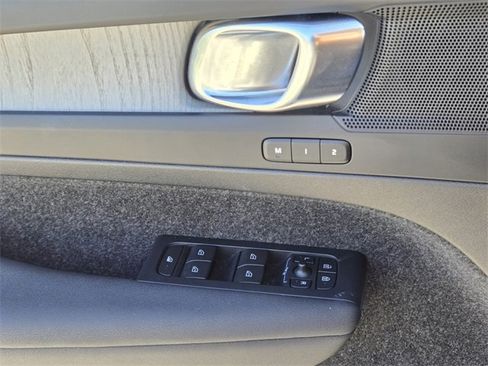 Certified 2023 Volvo XC40 B5 Core w/ Protection Package Premier image 30