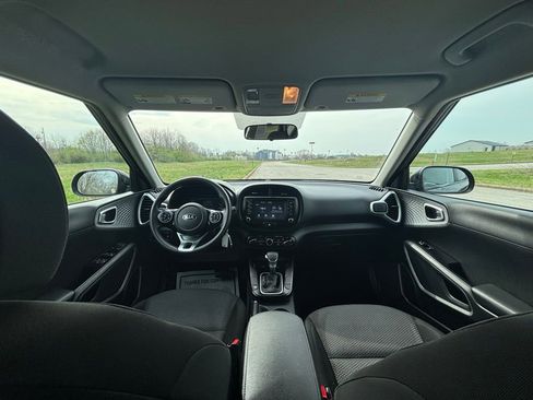 Used 2020 Kia Soul LX image 2