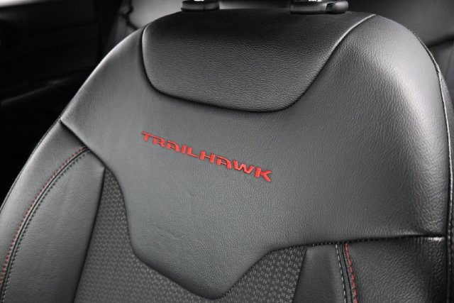 Used 2025 Jeep Compass Trailhawk AWD/4WD image 31