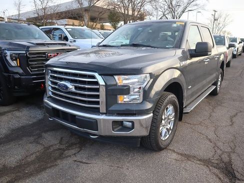 Used 2017 Ford F150 XLT w/ Equipment Group 302A Luxury image 4