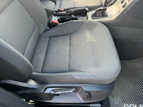 Used 2017 Volkswagen Golf S image 28