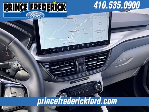 Used 2025 Ford Escape SE image 6