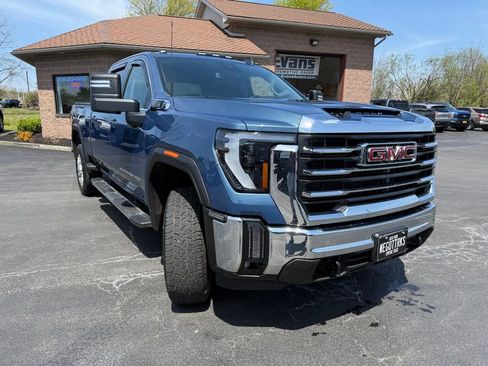 Used 2024 GMC Sierra 2500 SLE w/ SLE Value Package; AWD/4WD image 3