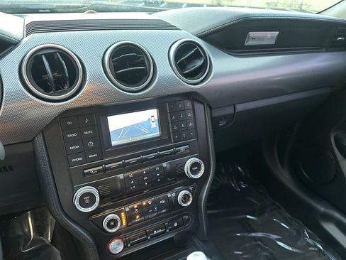 Used 2018 Ford Mustang GT RWD image 14