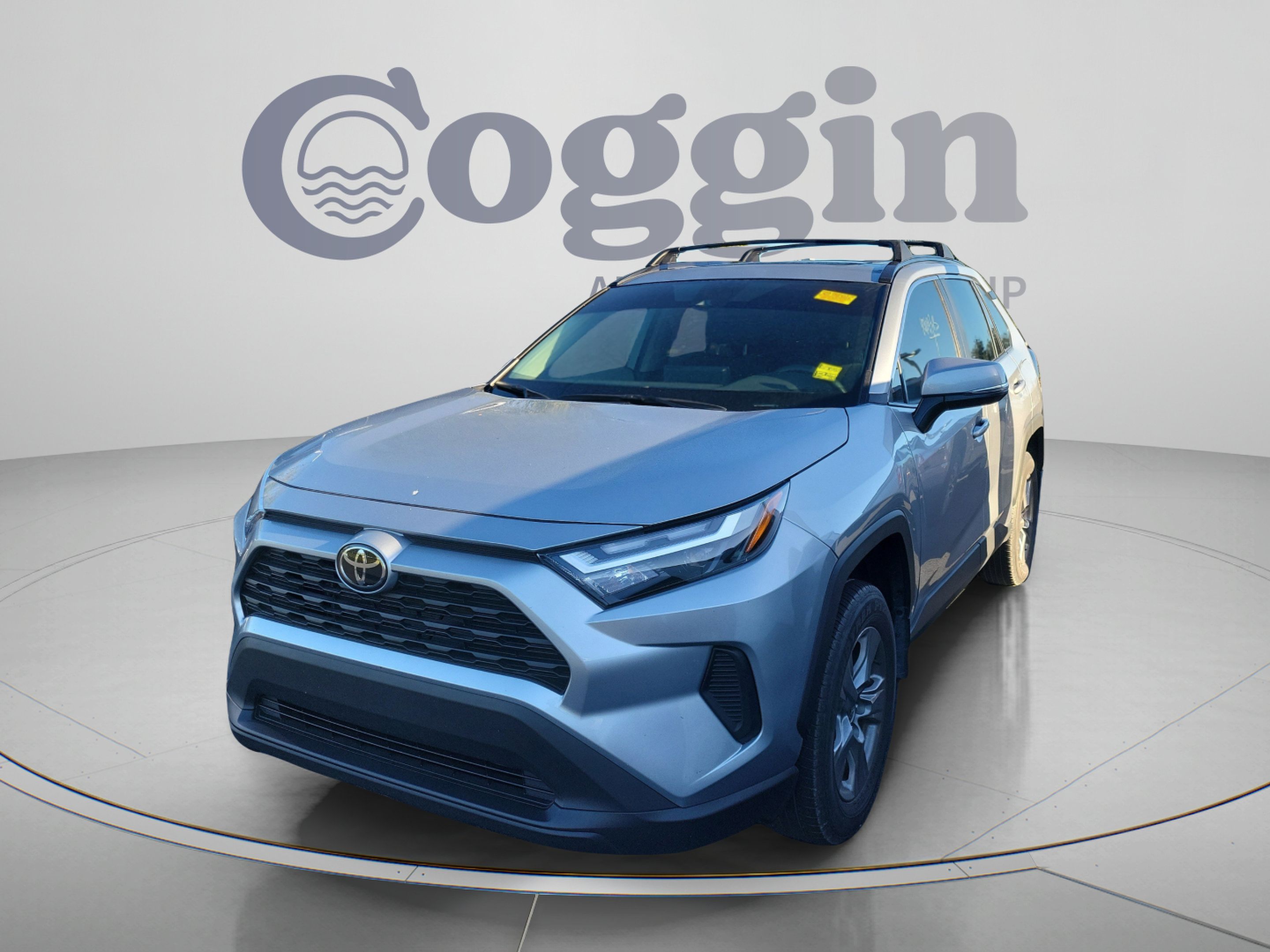 Used 2025 Toyota RAV4 XLE w/ Convenience Package FWD image 1