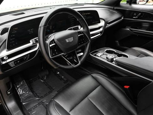Used 2024 Cadillac Lyriq Luxury RWD image 2