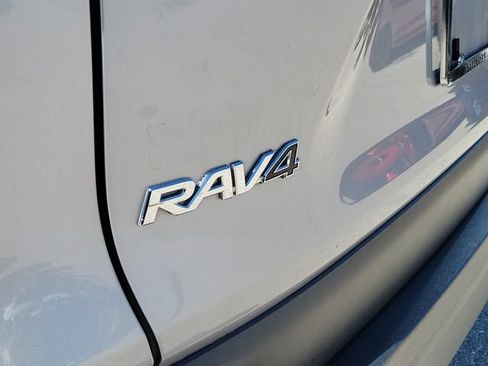 Used 2021 Toyota RAV4 XLE Premium AWD/4WD image 8