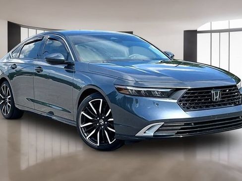 Used 2024 Honda Accord Touring image 3