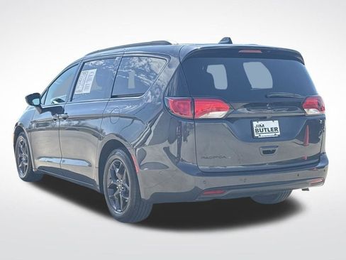 Used 2020 Chrysler Pacifica Touring w/ Advanced Safetytec Group image 4