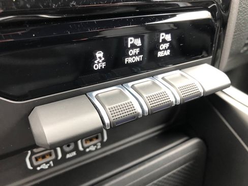 Used 2026 RAM 1500 Laramie AWD/4WD image 32