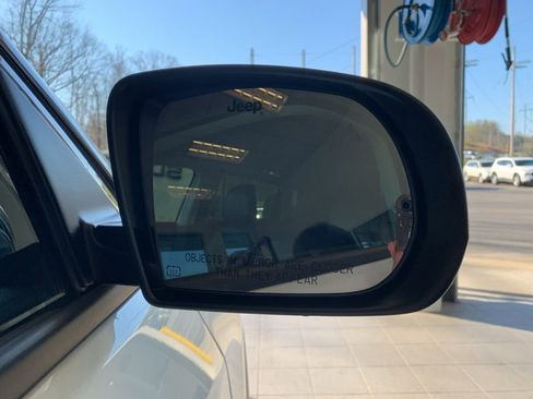 Used 2022 Jeep Compass Limited image 22