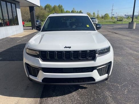 New 2026 Jeep Grand Cherokee L Limited w/ Limited Altitude Package AWD/4WD image 9