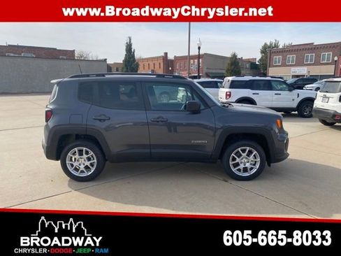 Used 2022 Jeep Renegade Latitude image 1