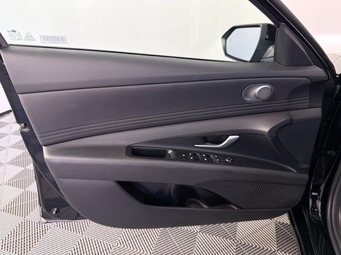 Used 2025 Hyundai Elantra SEL FWD image 21