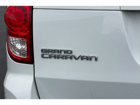 Used 2019 Dodge Grand Caravan SXT FWD image 17