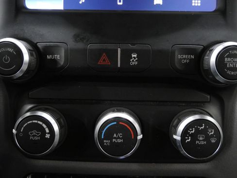Used 2022 RAM 2500 Big Horn AWD/4WD image 18
