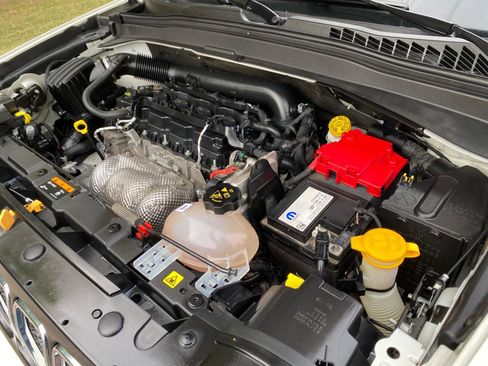 Used 2021 Jeep Renegade Latitude image 19