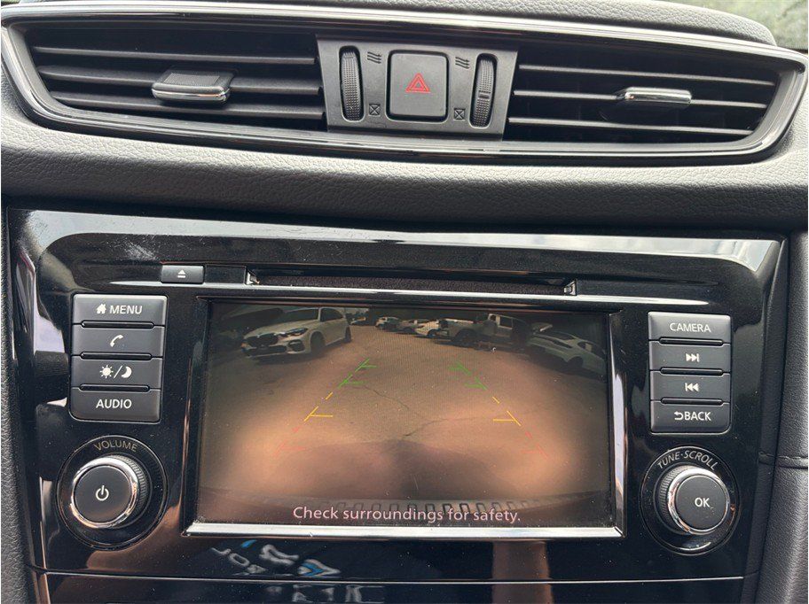 Used 2018 Nissan Rogue SV FWD image 25