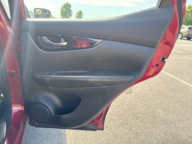 Used 2017 Nissan Rogue Sport SV AWD/4WD image 16