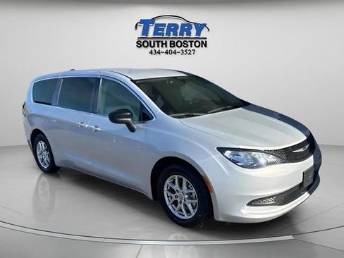 Used 2024 Chrysler Voyager LX FWD image 2