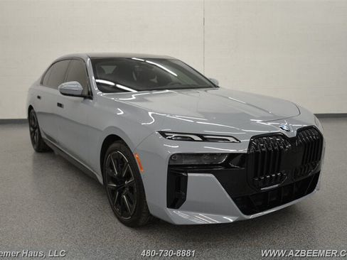 Used 2024 BMW 740i w/ M Sport Professional Package RWD image 7