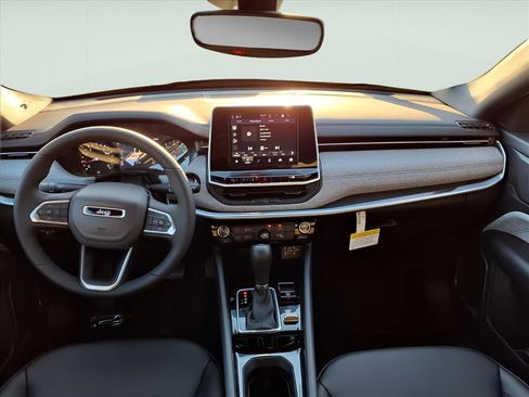 New 2026 Jeep Compass Latitude image 8