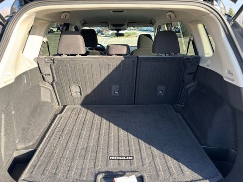 Used 2023 Nissan Rogue SV image 11